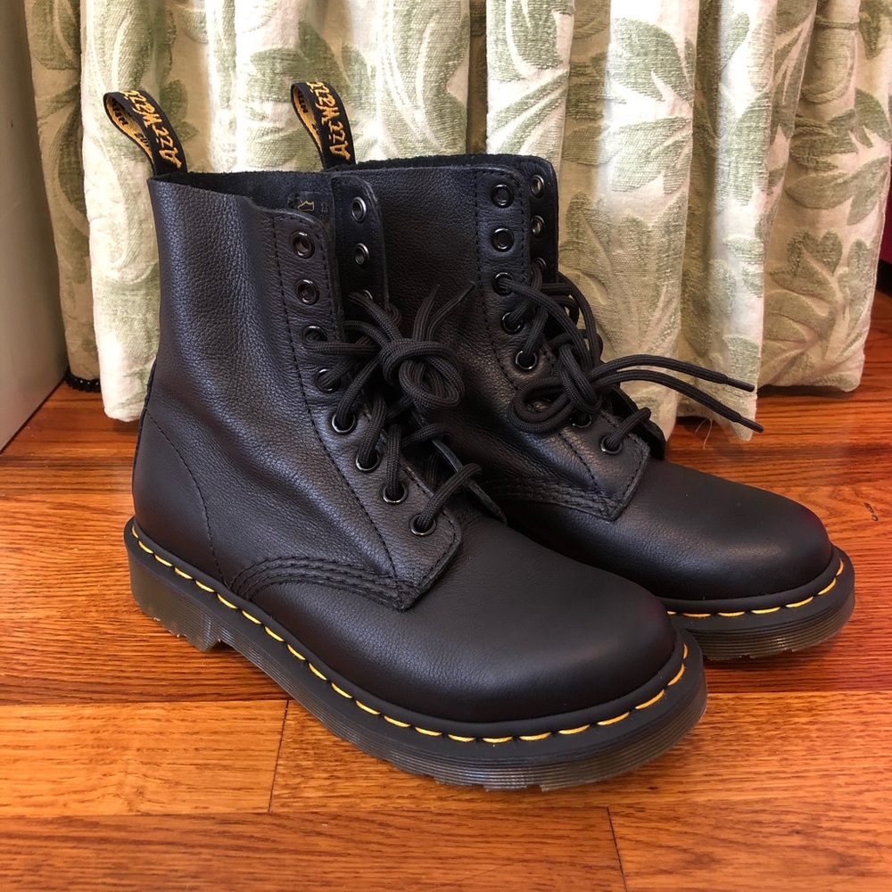 Dr. Marten 1460 Pascal Virginia Leather Boots